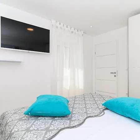Sani - Modern Apartment