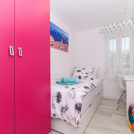 Apartment Sani - Modern Split