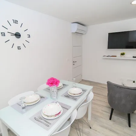 Sani - Modern Apartment