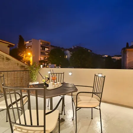 Sani - Modern Apartment Split