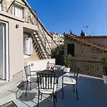 Sani Apartment *